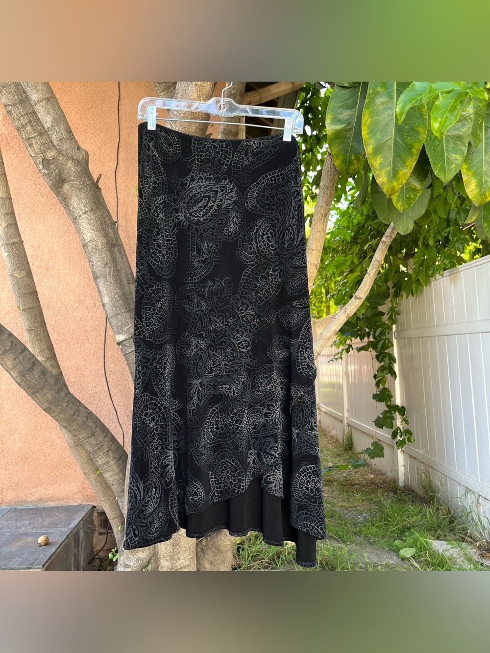 Vintage Y2K Chico’s Travelers Black & Silver Paisley Maxi Skirt .